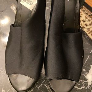 Women canvas & paten leather shoes size 10